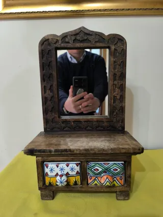 Mobiletto indiano con specchio