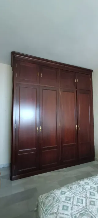 Armario clásico madera caoba