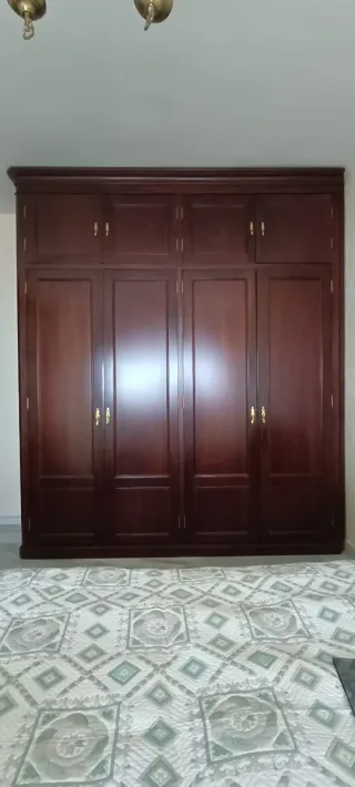 Armario clásico madera caoba