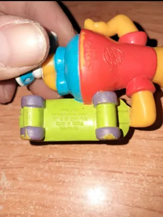 Figura Bart Simpson con monopatín