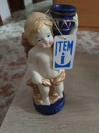 Candelabro, figura angelito con jarrón azul