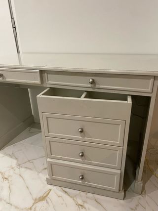 Escritorio y cajonera