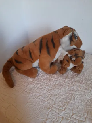 Varios peluches en perfecto estado