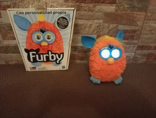 Furby Peluche Naranja con Ojos Azules