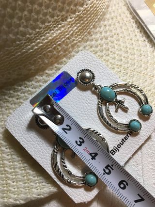 Pendientes  Flor de Liz Turquesa. para  trajes