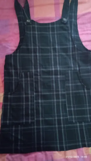 Peto de cuadros negro y multicolor