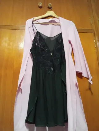 Picardías negro con sobre camisón rosa