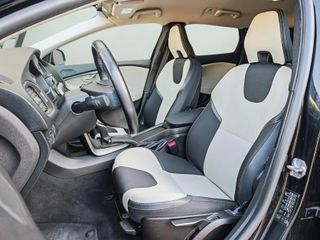 Volvo V40 Cross Country 2.0 D2 Momentum Auto