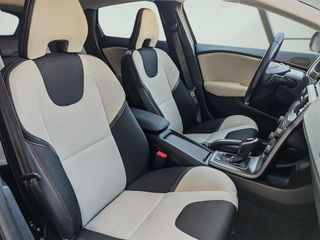 Volvo V40 Cross Country 2.0 D2 Momentum Auto