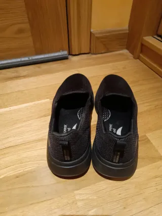 Skechers Mujer Negro Slip-On