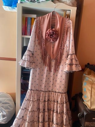 Traje Flamenca Lunares Volantes 100€
