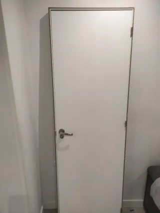 Puerta con marco blanca baño 7x62.5x203