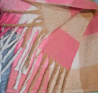 Bufanda calentita rosa y beige