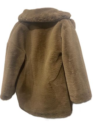 Chaquetón pelo sintético marrón.  Zara. Talla XS