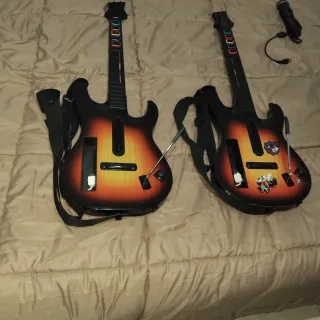 Lote 2 Guitarras Guitar Hero World Tour y micro