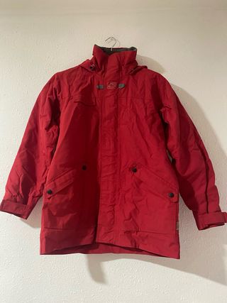 Chaqueta chubasquero hombre roja