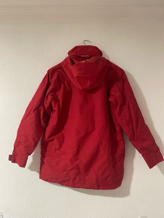 Chaqueta chubasquero hombre roja