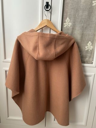 Capa Twinset con capucha y cremallera