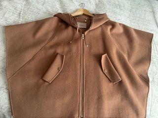 Capa Twinset con capucha y cremallera