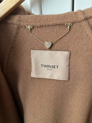 Capa Twinset con capucha y cremallera