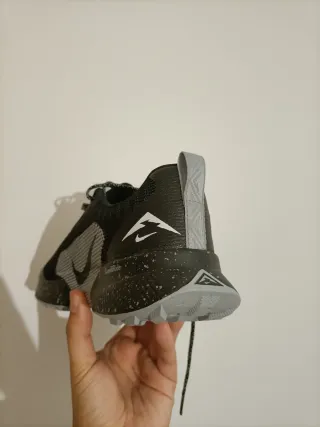 T39 Nike Juniper Trail 3 Negro/Gris