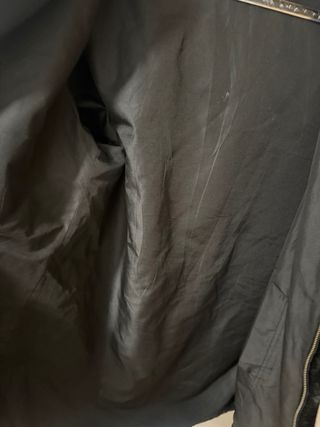 Abrigo de pelo negro con capucha