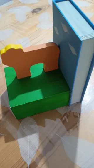 Sujeta libros infantil