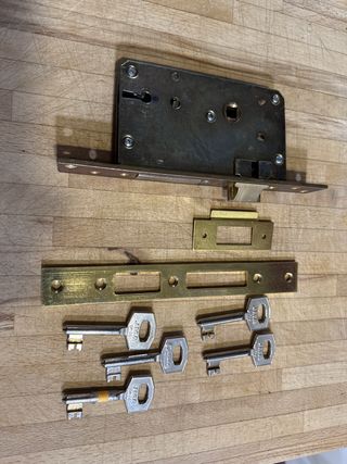 Cerradura Rengo con 5 llaves
