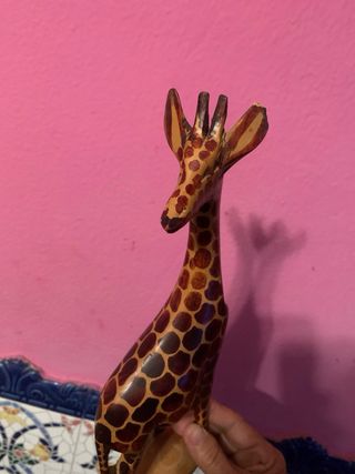 Jirafa de madera artesanal