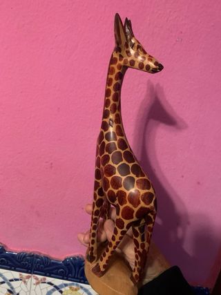 Jirafa de madera artesanal