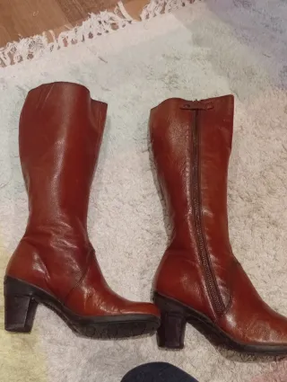 Stivali alti in pelle marrone