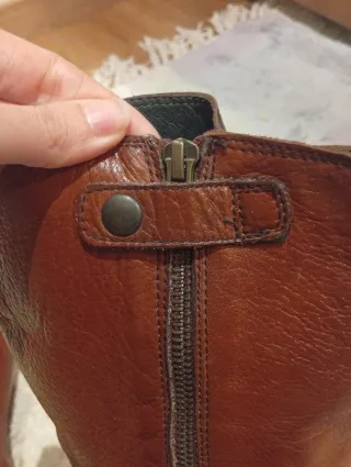 Stivali alti in pelle marrone