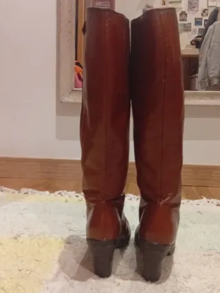 Stivali alti in pelle marrone