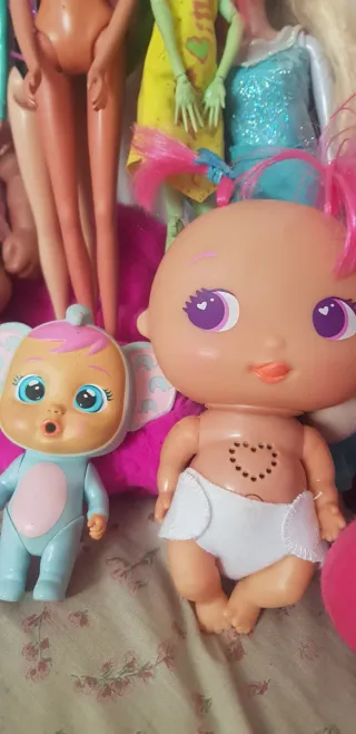 Lote de muñecas variadas