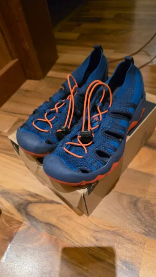 Sandalias trekking McKinley Azules y Naranjas