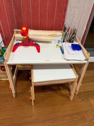 Escritorio infantil FLISAT + banco y 2 bandejas