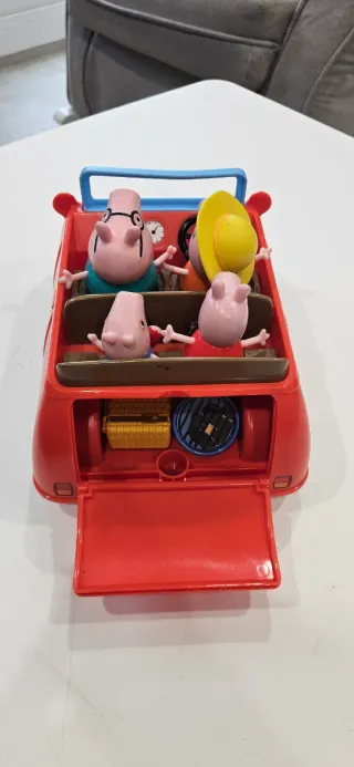 Coche Peppa Pig con figuras