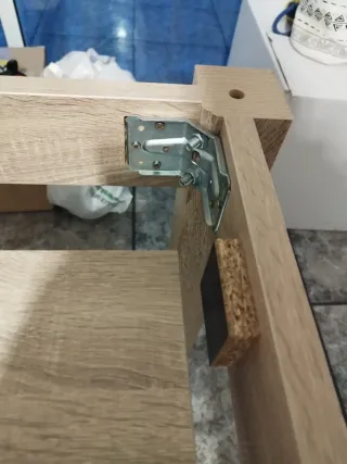 Mesa de comedor de madera y cristal