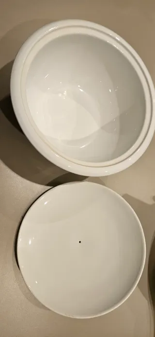 Sopera de porcelana blanca