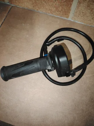 Acelerador Moto Triumph se escucha ofertas ..