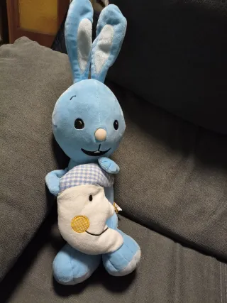 Conejo de peluche con canción de cuna
