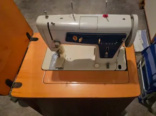 Máquina de coser Singer antigua
