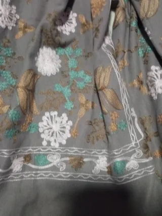 Foulard o Pashmina Gris con Bordados