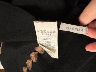 Sciarpa Marella lana nera con cuori oro