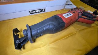 Sierra de Sable Toolson Eléctrica 900W SSH210