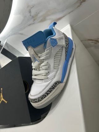 Zapatillas Jordan Niño Azul y Blanco
