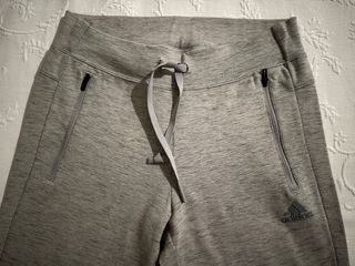 Pantalón chándal Adidas mujer gris