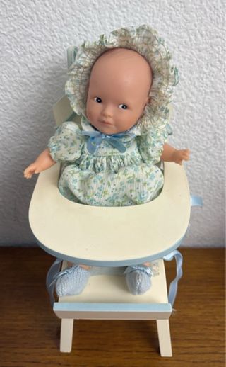 Muñeca LA NiNa con trona y mochila