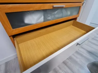 Cómoda 4 cajones y espejo.