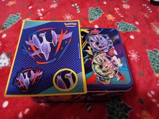 8 páginas de pegatinas y 2 monedas de Pokémon